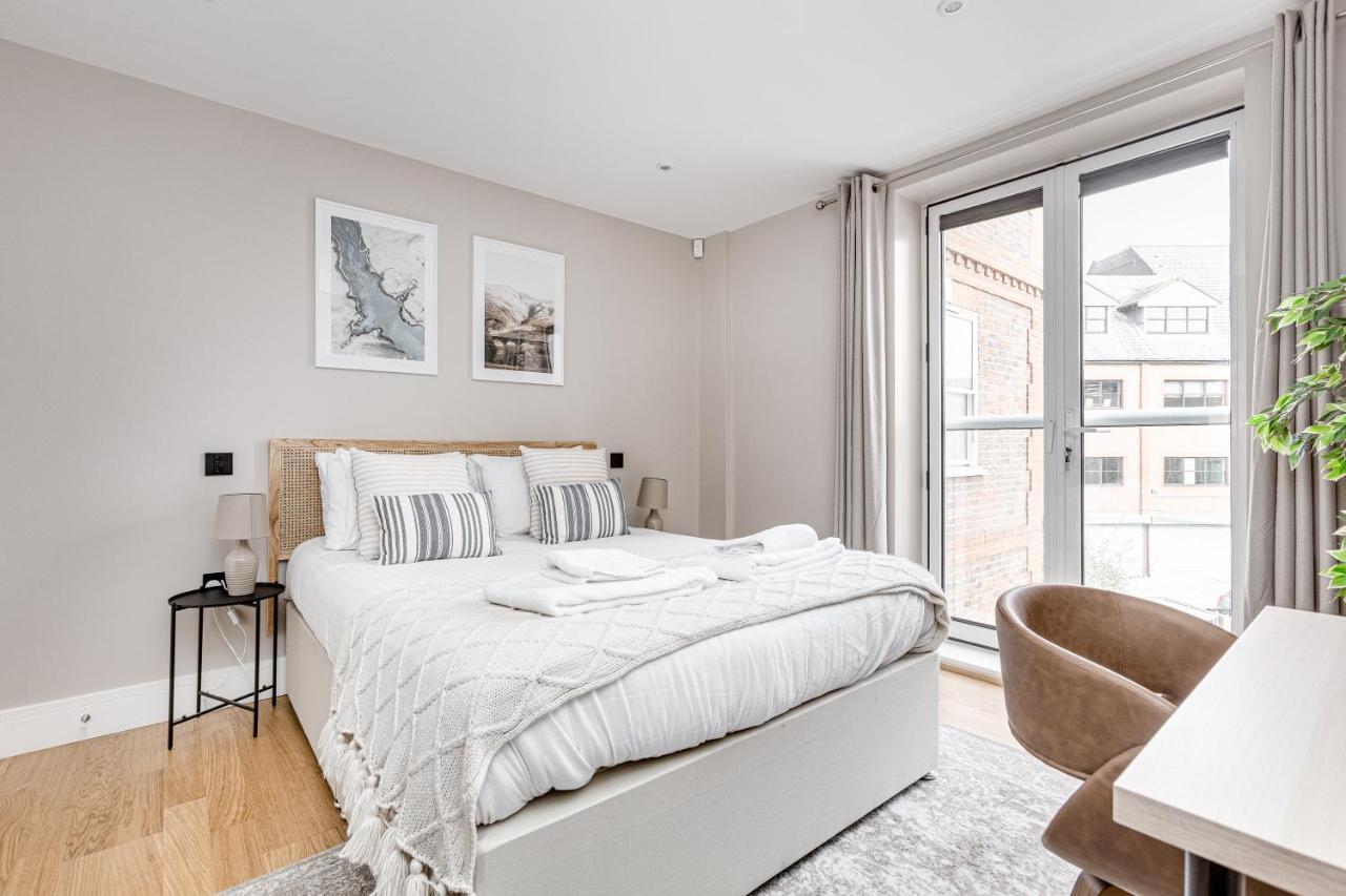 Charming 1 Bedroom Apt , Town Centre, Wifi, Free Parking By Tent Serviced Apartments Staines-upon-Thames Exteriér fotografie