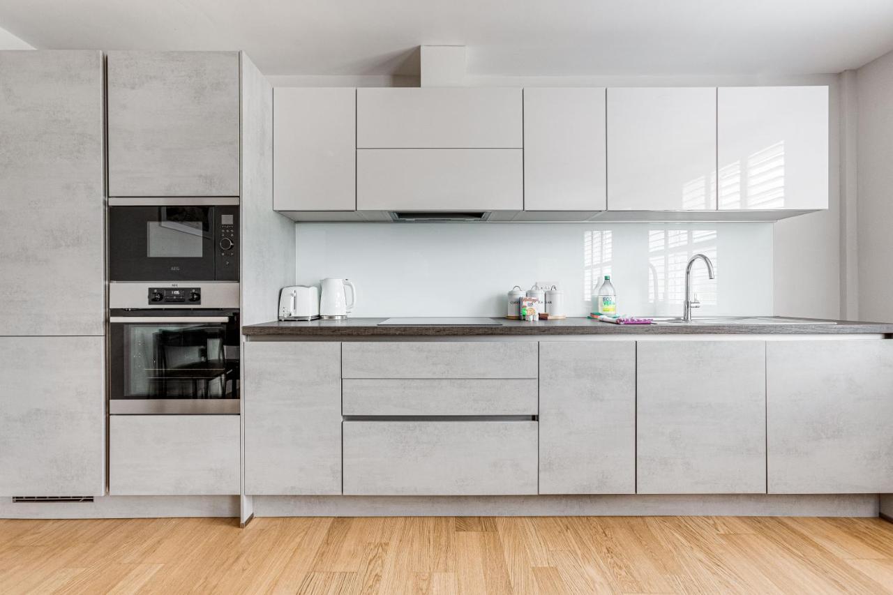 Charming 1 Bedroom Apt , Town Centre, Wifi, Free Parking By Tent Serviced Apartments Staines-upon-Thames Exteriér fotografie