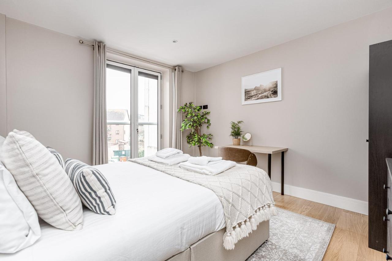 Charming 1 Bedroom Apt , Town Centre, Wifi, Free Parking By Tent Serviced Apartments Staines-upon-Thames Exteriér fotografie