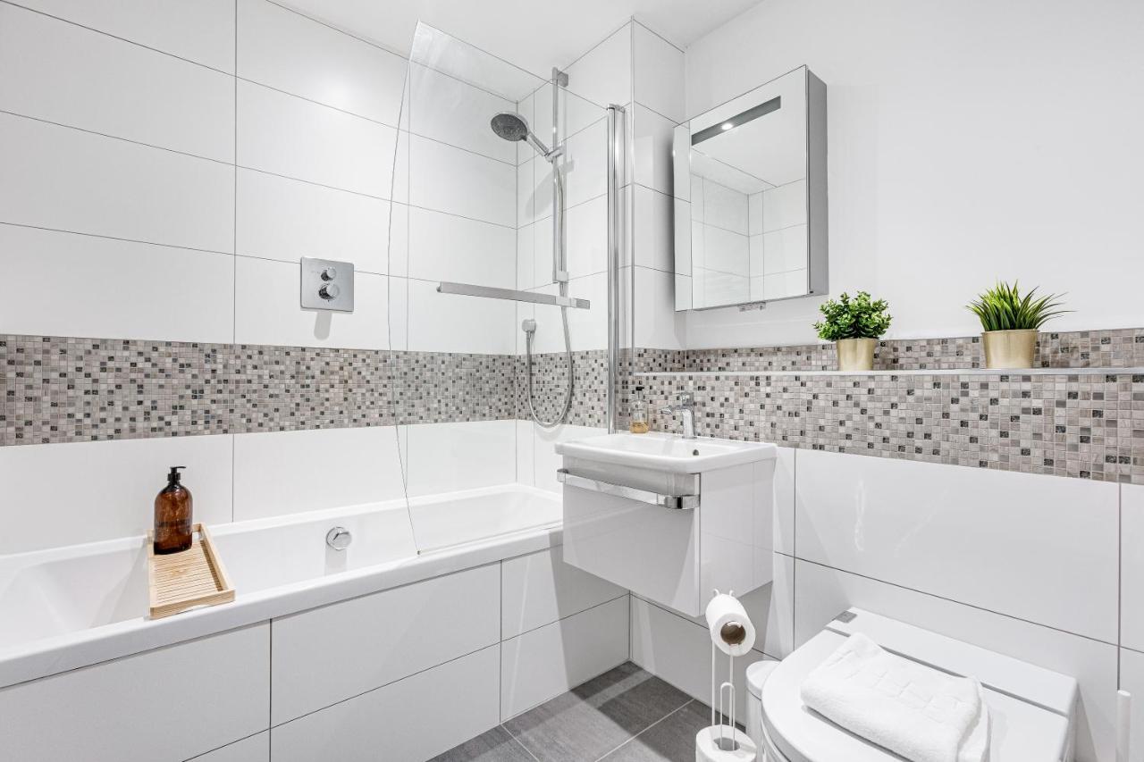 Charming 1 Bedroom Apt , Town Centre, Wifi, Free Parking By Tent Serviced Apartments Staines-upon-Thames Exteriér fotografie